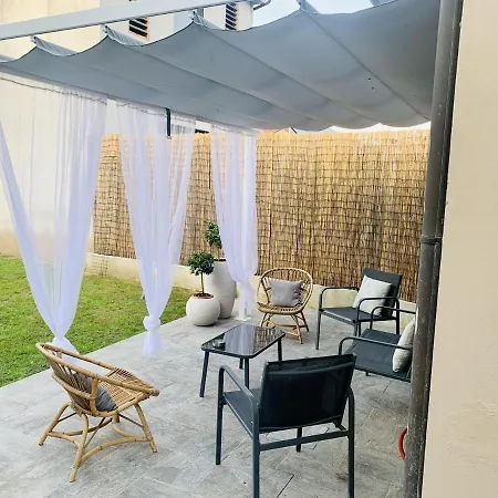 Piccola Dimora Bed & Breakfast *